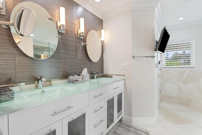 Building Photo - 830 NE Boca Bay Colony Dr