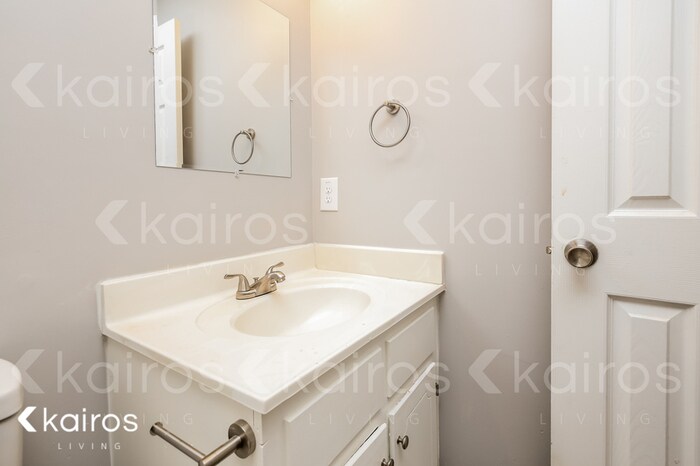 Building Photo - 385 Deer Park Dr