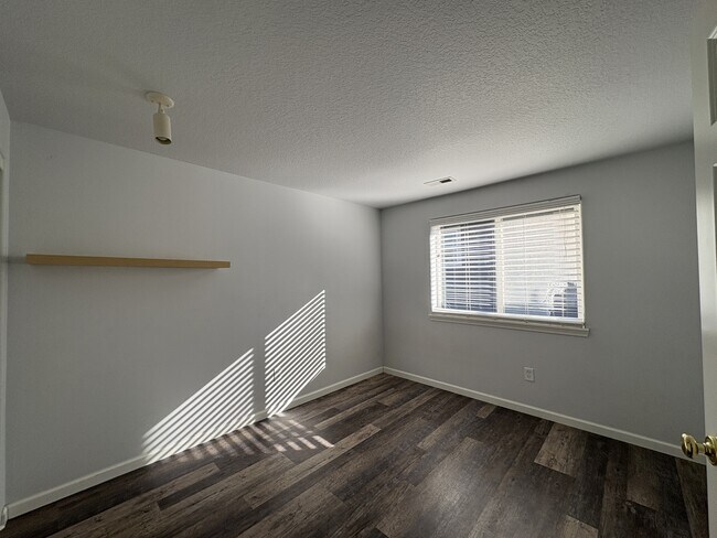 Building Photo - 12982 SW Kameron Way