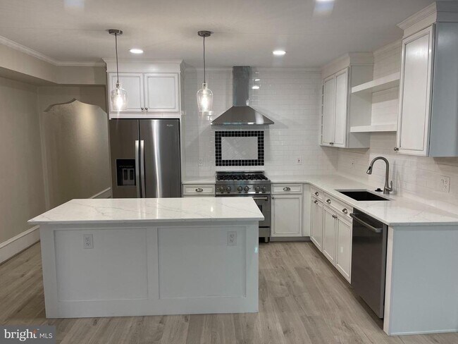 Building Photo - 139 Kings Hwy E