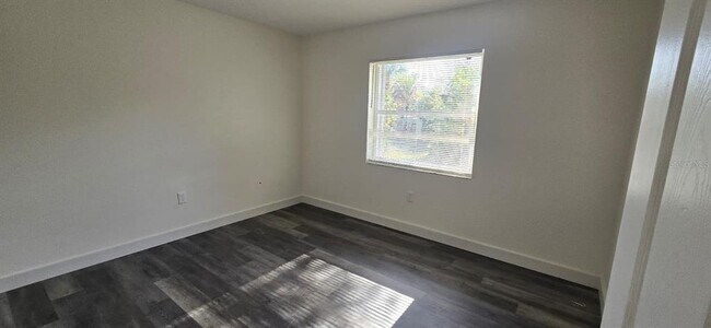 Building Photo - 5329 Kasper St