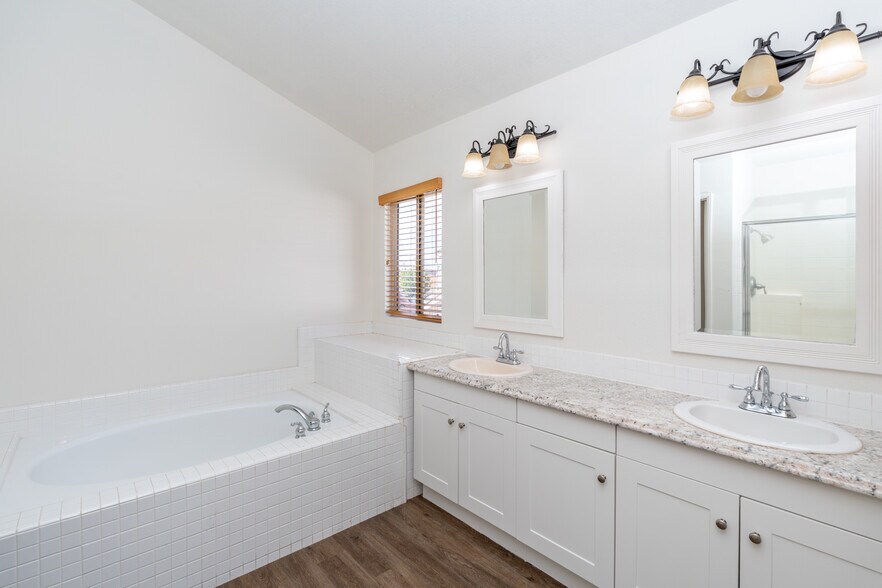 master bathroom - 31939 Monique Cir