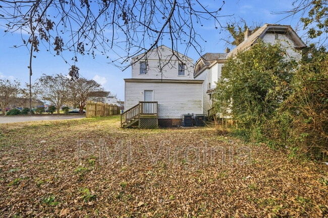 Building Photo - 36 Cedar Ave