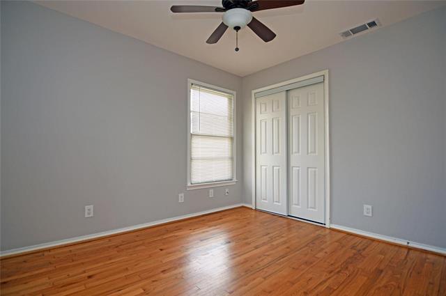 Building Photo - 2325 Kingswood Dr