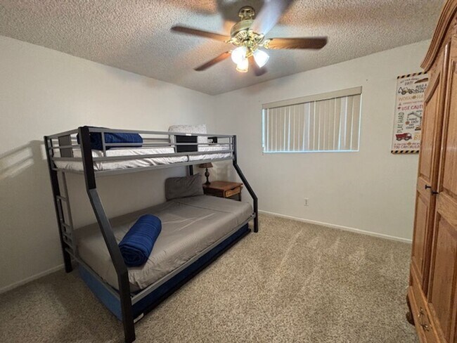 Building Photo - 3 Bedroom - 2 Bath Pool Home