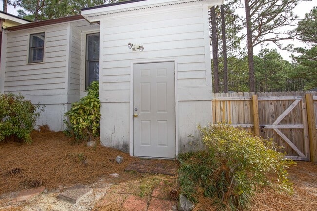 Building Photo - Charming 3 Bedroom Home in Pinehurst with ...