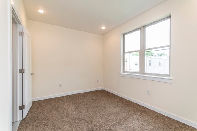 Building Photo - 1614 N Sydenham St