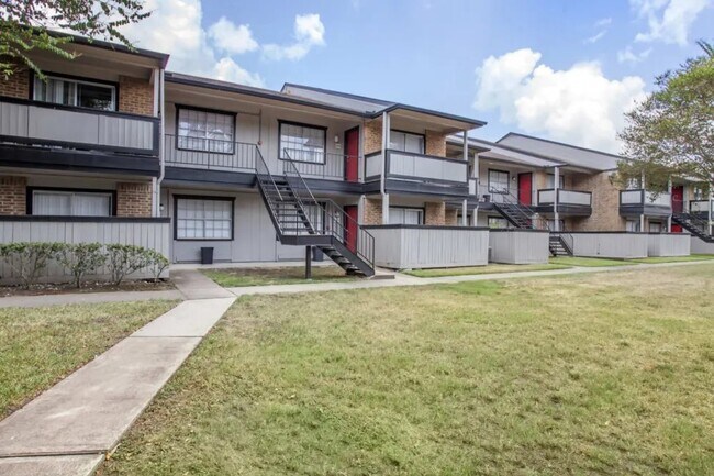 Building Photo - 25650 I-45