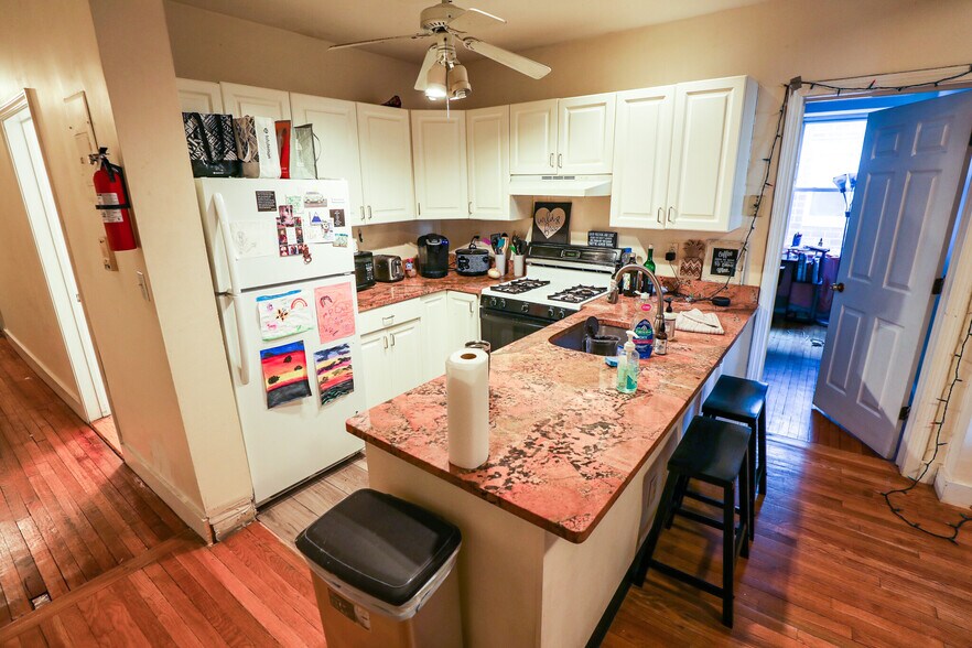 Building Photo - 322 St Paul St