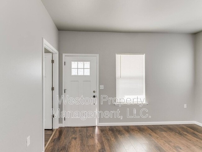 Building Photo - 721 N Louisa Ave