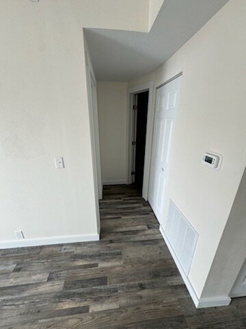 Building Photo - 1 Bed Single Level Apartment