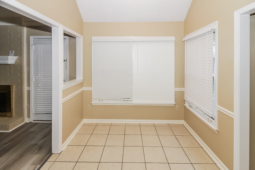 Building Photo - 951 Cully Rd