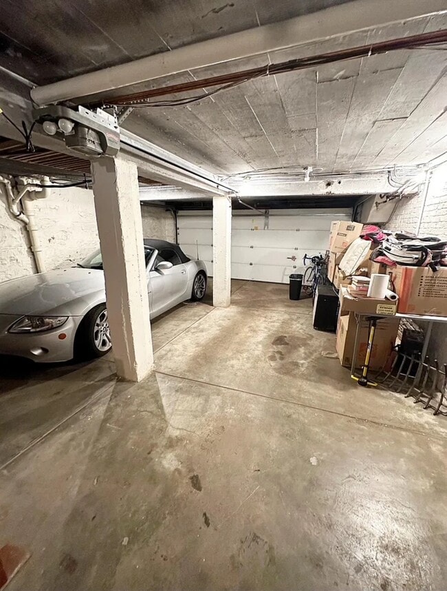 Building Photo - 7535 York Dr