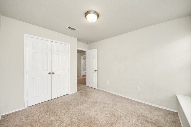 Building Photo - 15802 Sunny Stone Dr