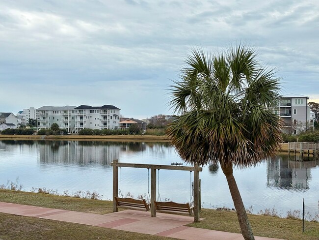 Building Photo - 2Bed/2bath Home In Carolina Beach