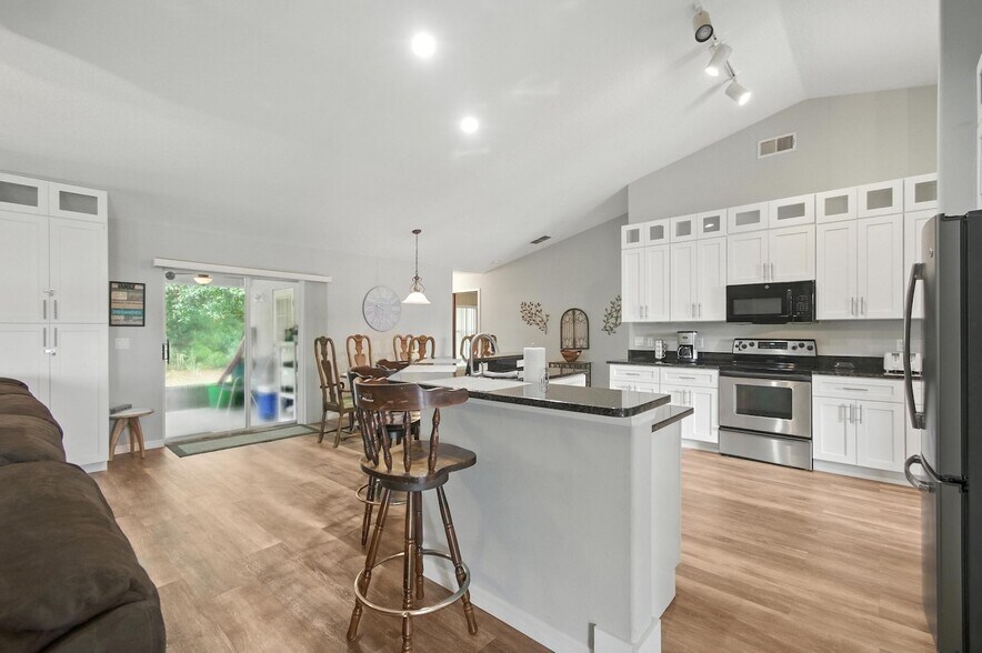 Building Photo - 9 Birch Haven Pl