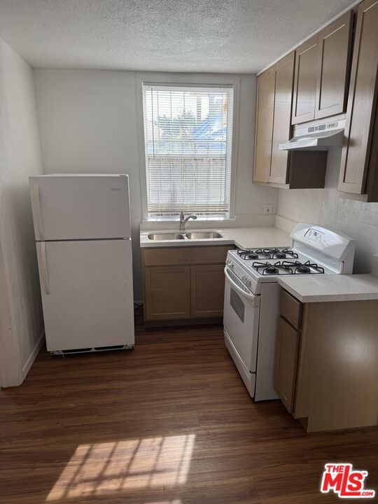 Building Photo - 5042 Ferndale St