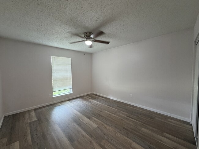 Building Photo - 3704 La Paz Dr