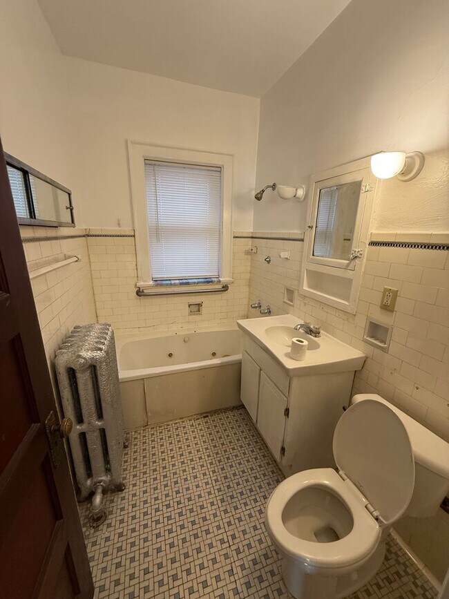 Building Photo - 2252 S 7th St