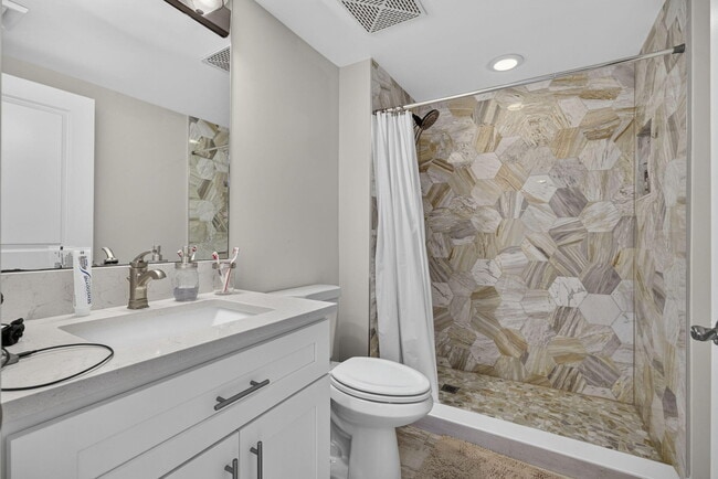 Building Photo - 403 S Sapodilla Ave