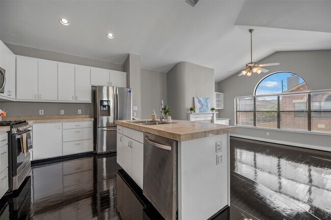 Building Photo - 9705 Linkmeadow Ln