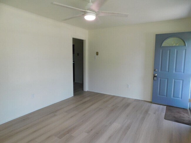 Building Photo - Price Reduced!!! $1950/Month