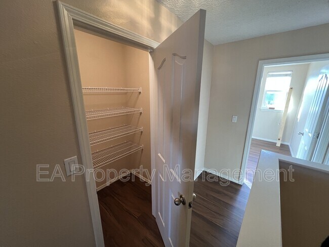 Building Photo - 3644 Clear Creek Rd