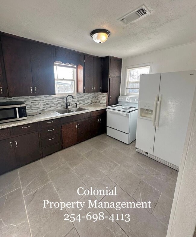 Building Photo - AVAILABLE NOW! (SECTION 8 ACCEPTED)