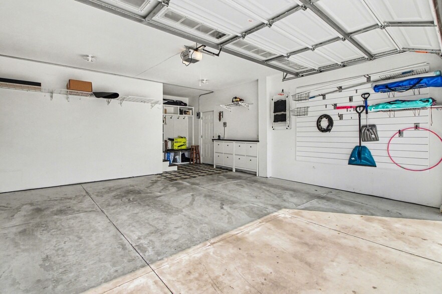 Building Photo - 3906 Hillside Dr