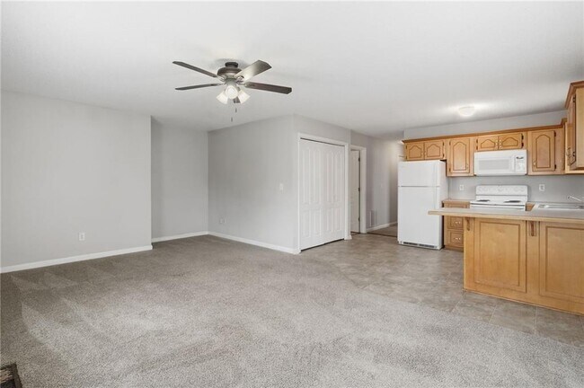 Building Photo - 62 Hanna Dr