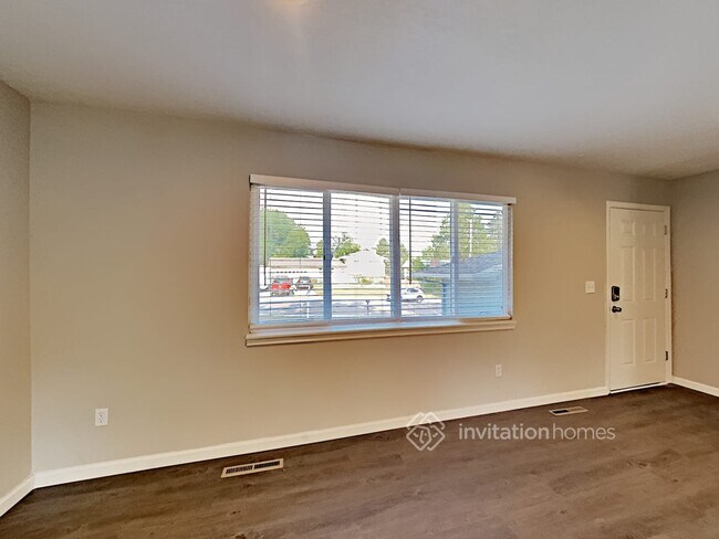 Building Photo - 5424 Del Rey Dr
