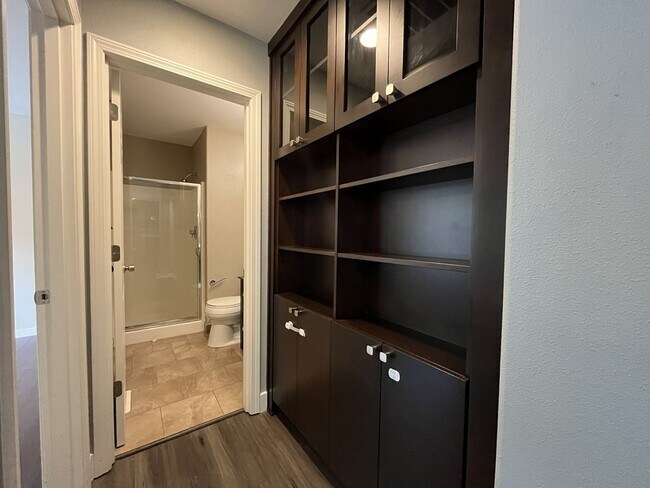 Building Photo - Beautiful 5BD/3BA Home with Soaking Tub, Island Kitchen & Attached 2-Car Garage