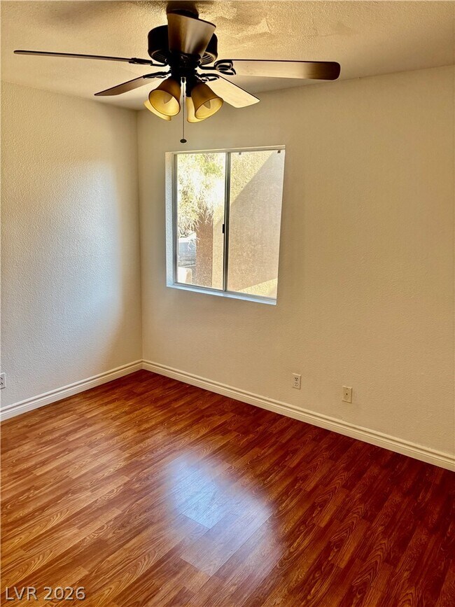 Building Photo - 5044 River Glen Dr
