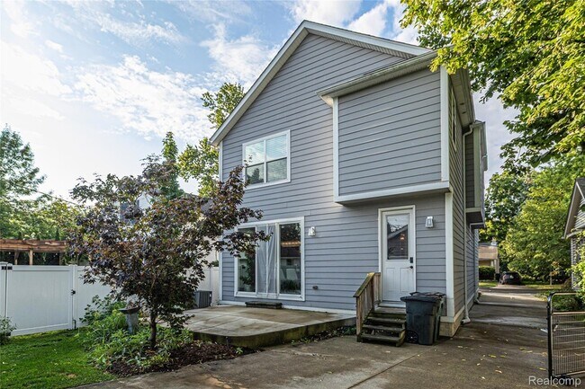 Building Photo - 16276 Kirkshire Ave