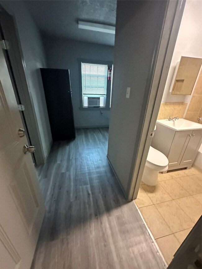 Building Photo - 2419 Pannell St