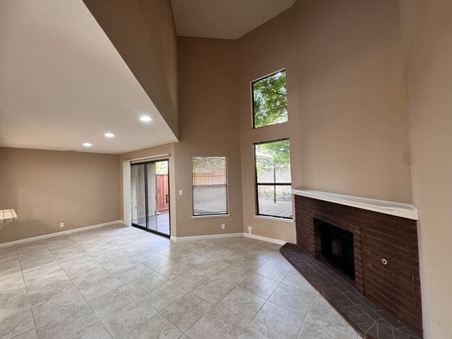 Building Photo - Move In Ready! Fremont 3 beds 2 baths Near Niles Canyon and Mission