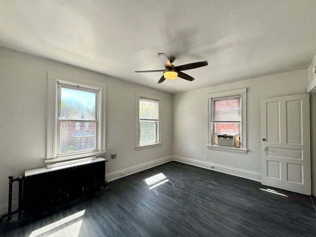 Building Photo - 5 bed/2 bath Mins. from UC Campus for Only...