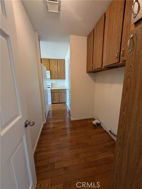 Building Photo - 27535 Lakeview Dr