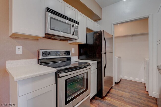 Building Photo - 231 W Horizon Ridge Pkwy