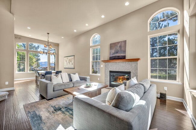 Building Photo - 1520 Taos Ln