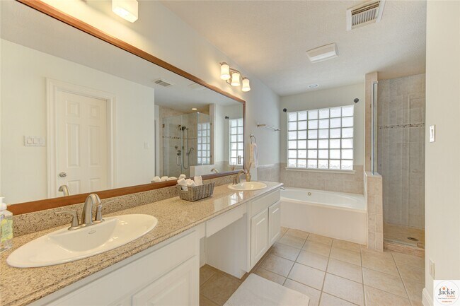 Building Photo - 1322 Cohn St