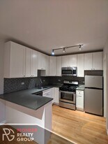 Building Photo - 2832 W Palmer St