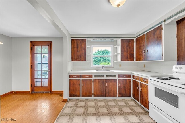 Building Photo - 3819 W 137th St