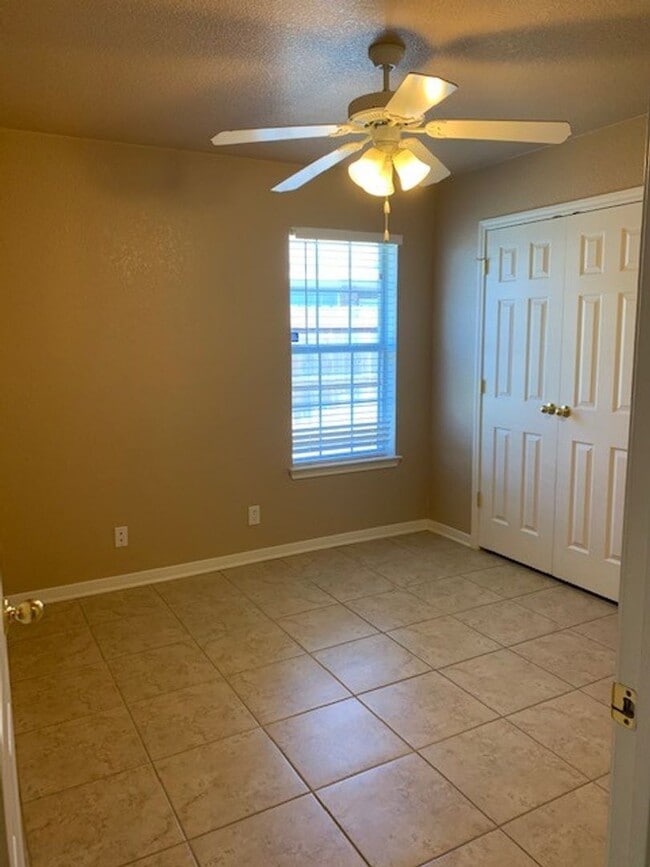 Building Photo - 3 Bedroom / 2 Bath Duplex – Clear Creek Area – Killeen, TX