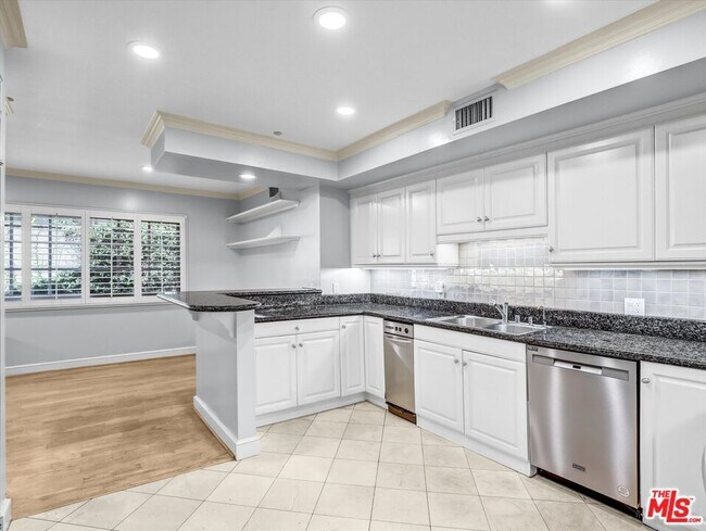 Building Photo - 277 S Spalding Dr