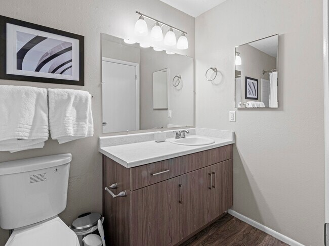 Building Photo - 1153 N Redwood Rd