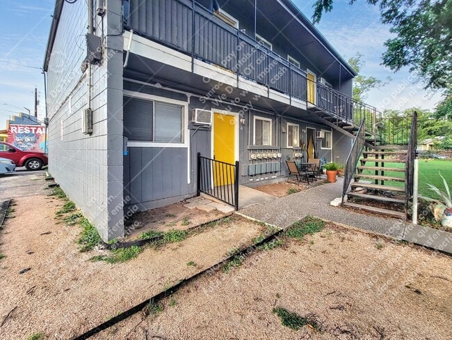 Building Photo - 903 Springdale Rd