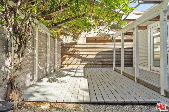 Building Photo - 1640 Electric Ave