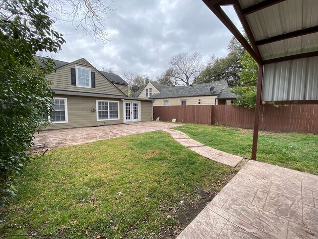 Building Photo - Walk to Glencoe Park OR Mockingbird Statio...