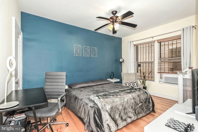 Building Photo - 1820 Clydesdale Pl NW